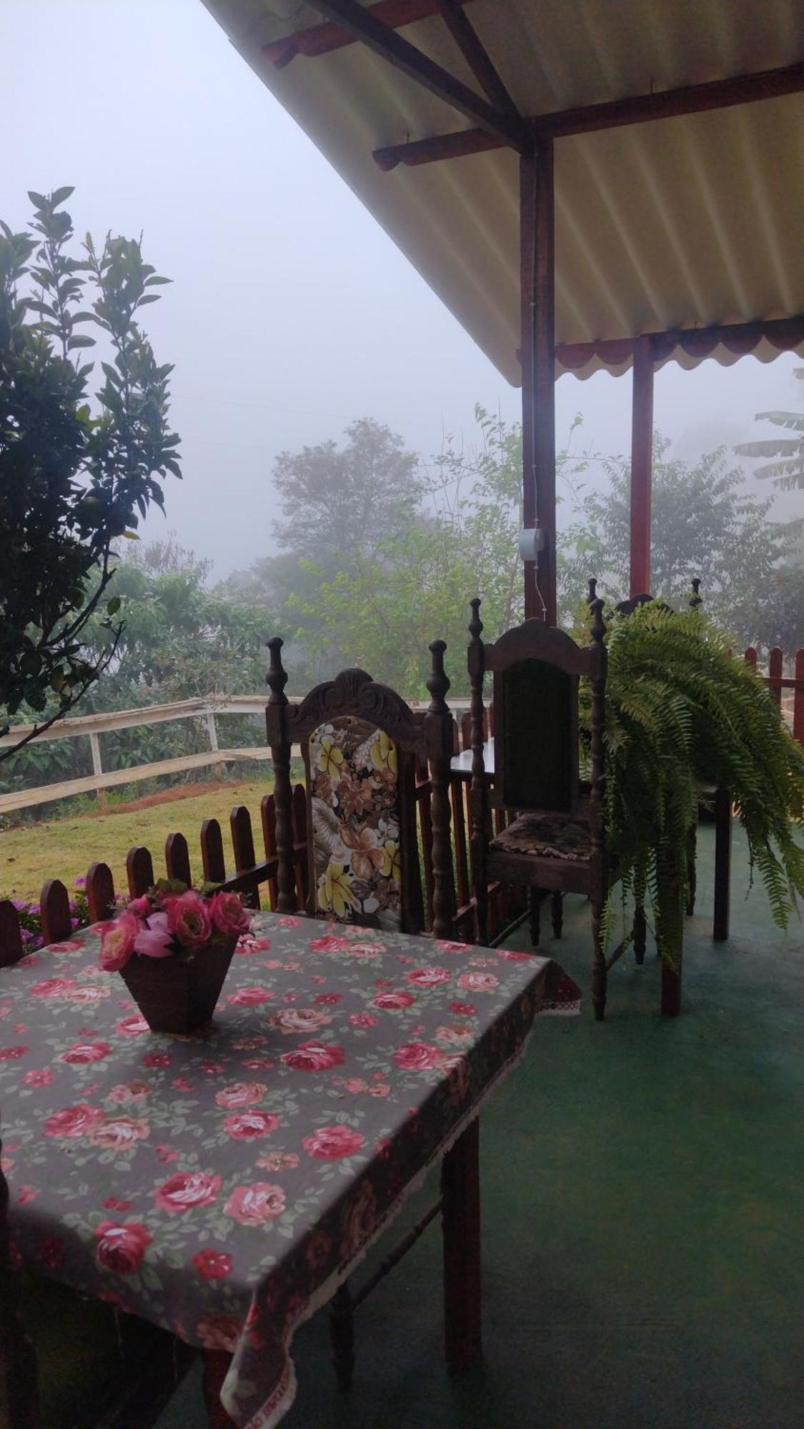 Pousada Rancho Das Flores Espera Feliz Bagian luar foto
