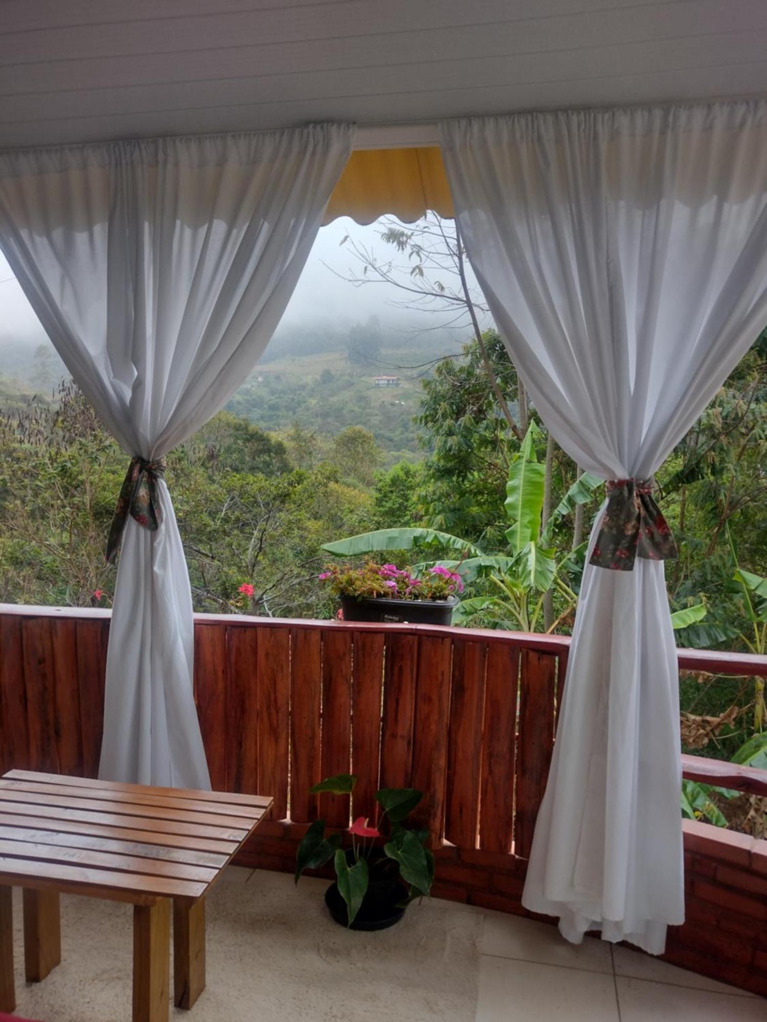 Pousada Rancho Das Flores Espera Feliz Bagian luar foto