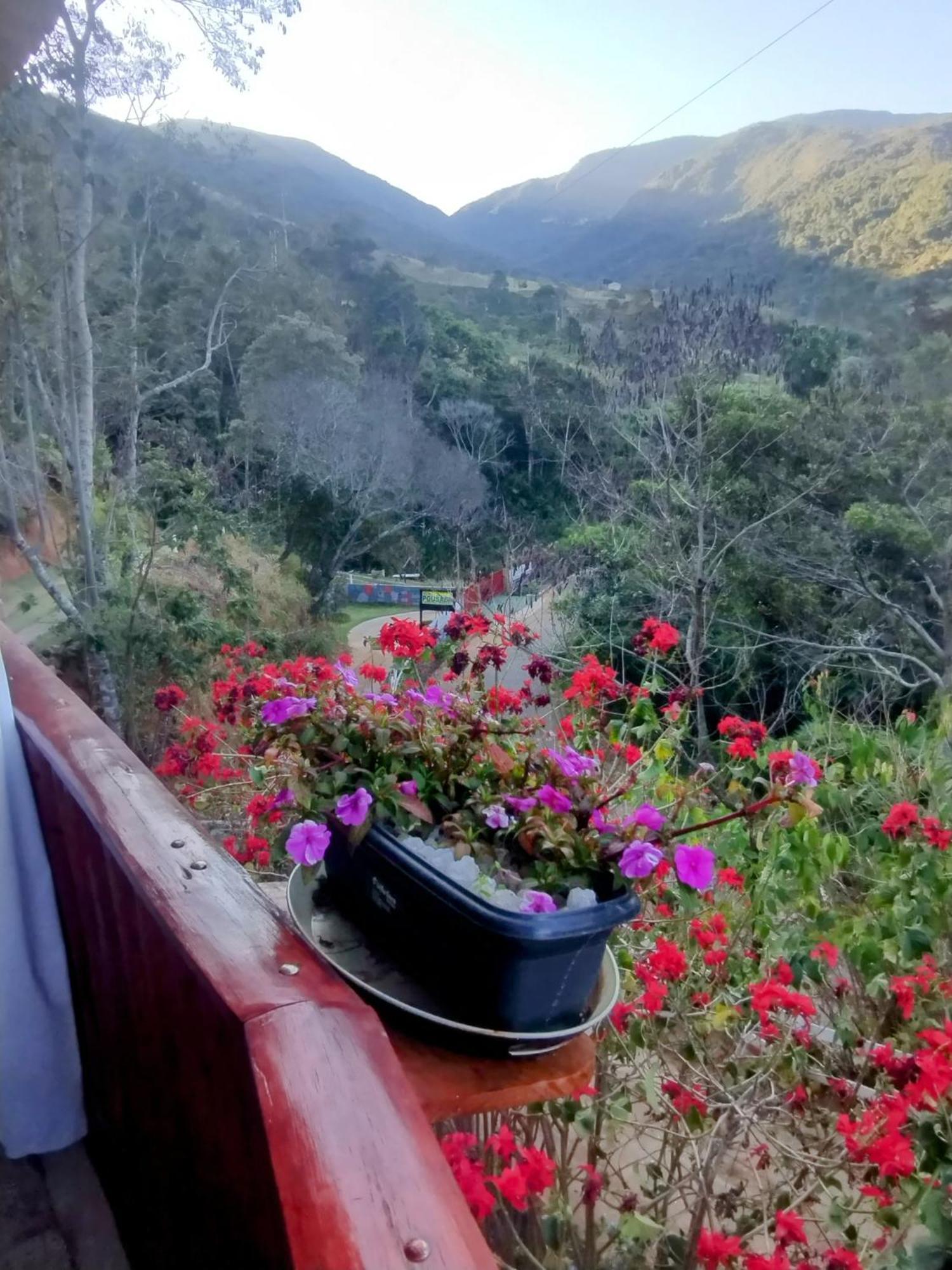 Pousada Rancho Das Flores Espera Feliz Ruang foto