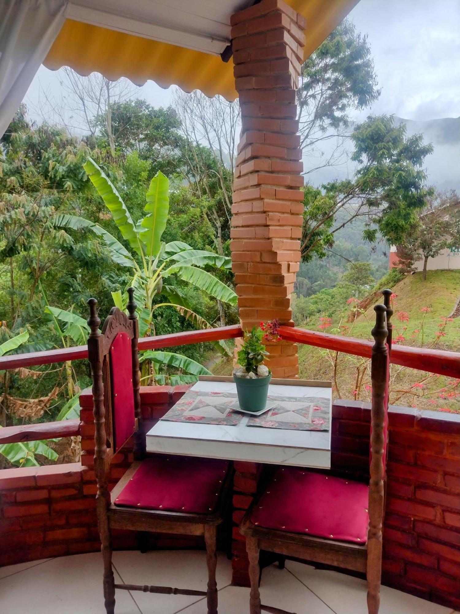Pousada Rancho Das Flores Espera Feliz Ruang foto